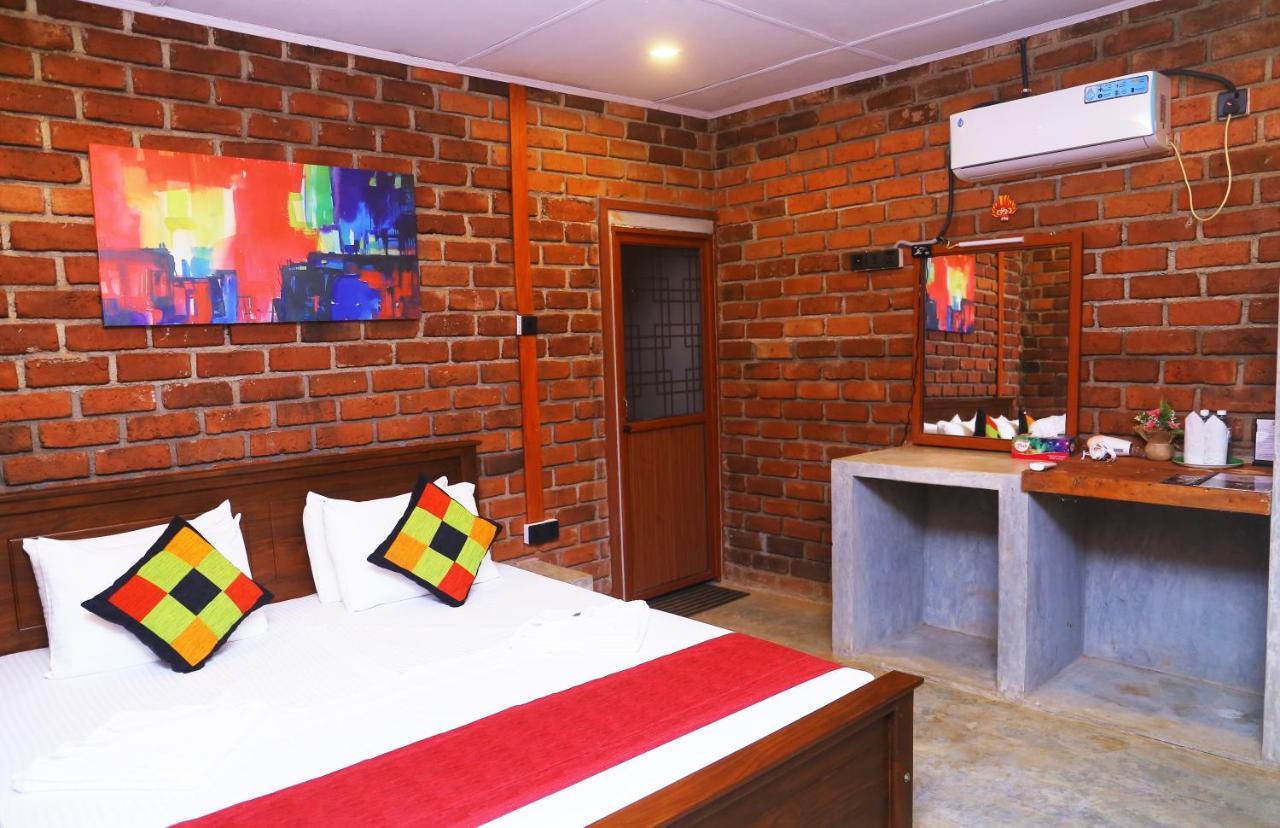 Hotel Click Hiriketiya Dikwella Sur Exterior foto