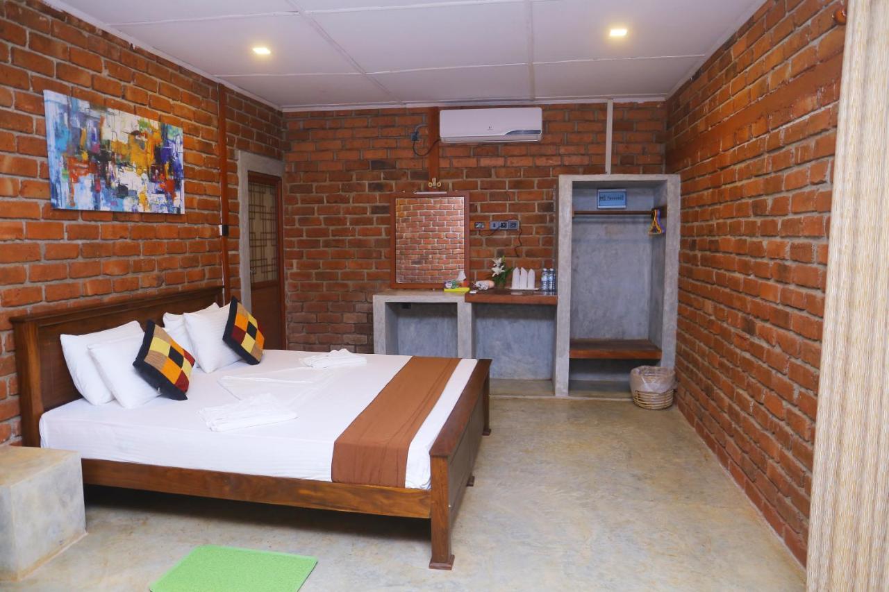 Hotel Click Hiriketiya Dikwella Sur Exterior foto