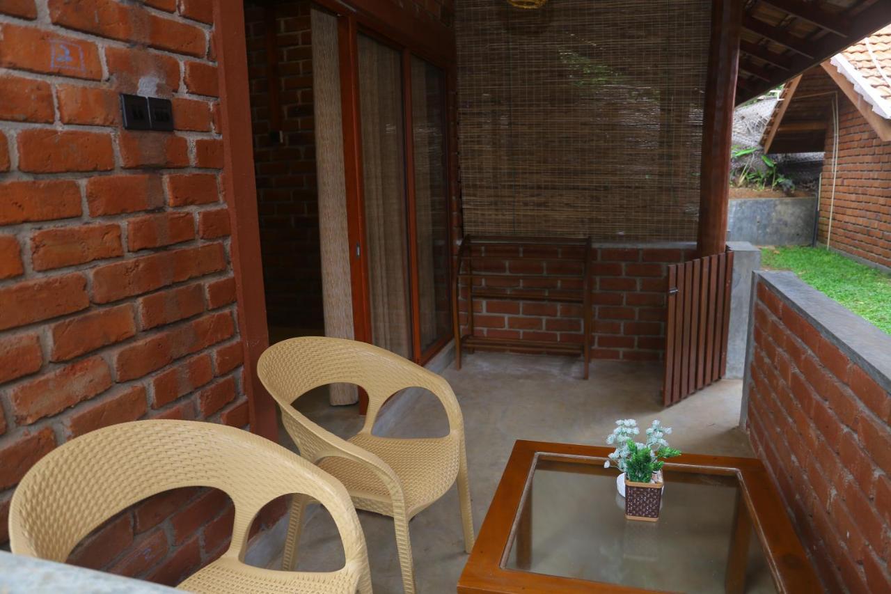 Hotel Click Hiriketiya Dikwella Sur Exterior foto