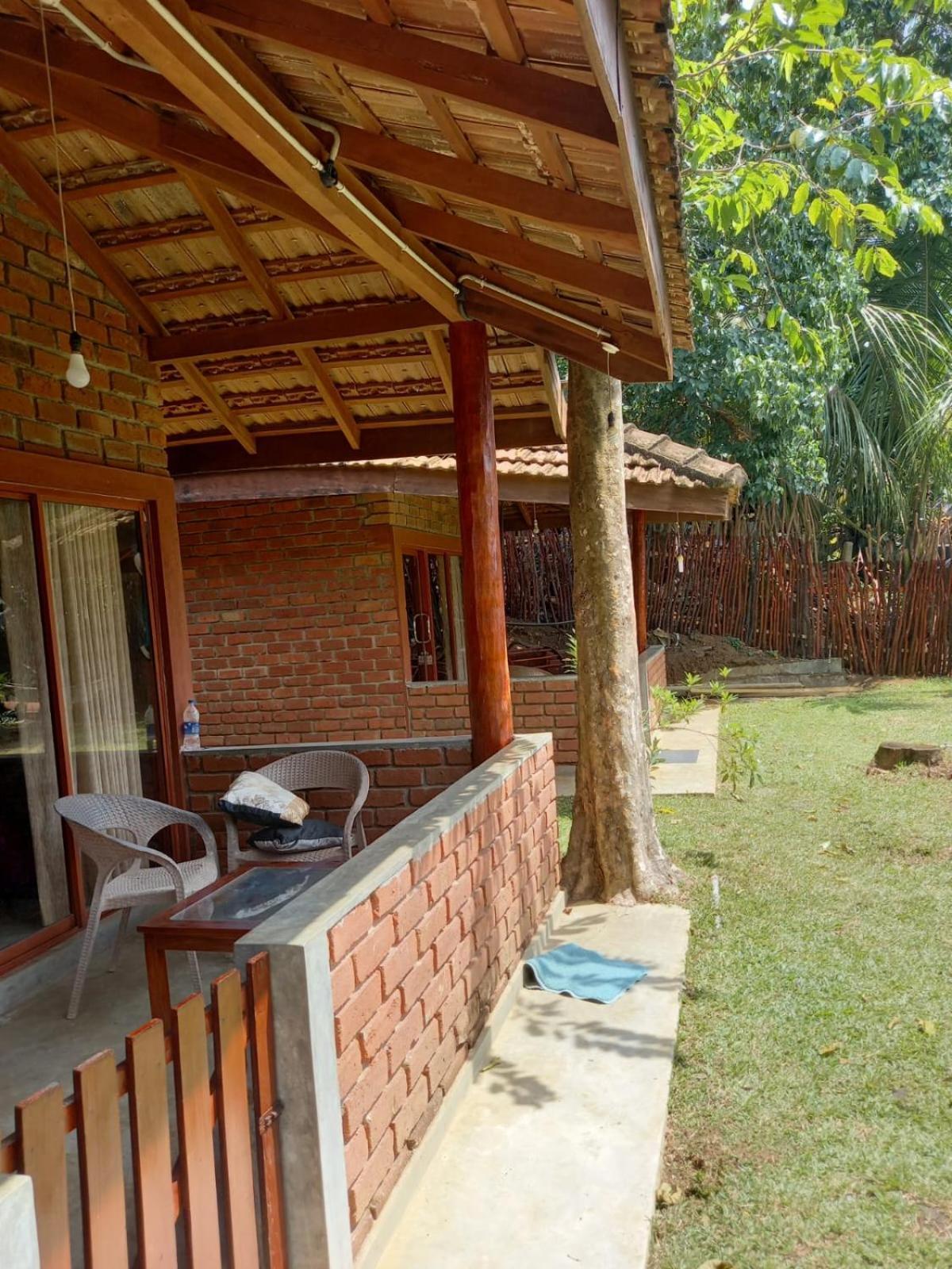 Hotel Click Hiriketiya Dikwella Sur Exterior foto