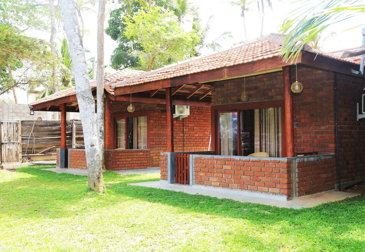 Hotel Click Hiriketiya Dikwella Sur Exterior foto